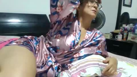 Snapshot of lupitavega_ chatting on December 5, 2:20 am Lupita online show from December 5, 2:20 am