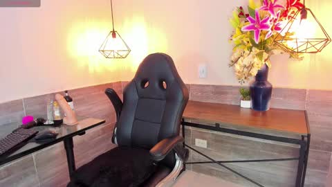 Snapshot of lussiewillow chatting on September 29, 11:59 am Lussie online show from September 29, 11:59 am