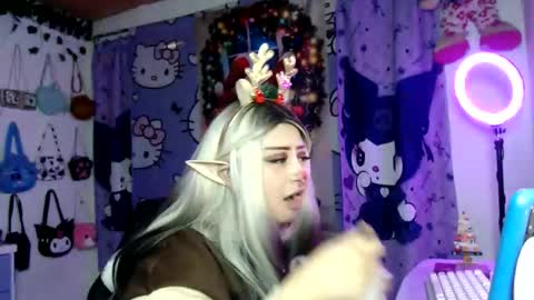 Snapshot of lussyevans_ chatting on December 17, 6:41 am lussyevans_ online show from December 17, 6:41 am