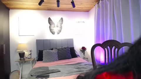 Snapshot of lust_mom chatting on February 22, 12:16 am Angela 3 online show from February 22, 12:16 am