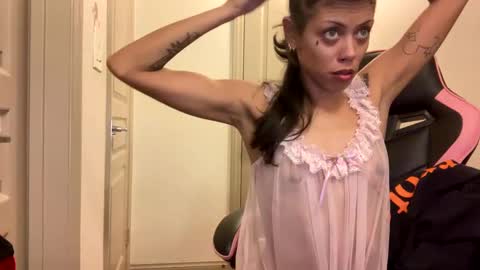 LOLA online show from December 7, 7:49 am