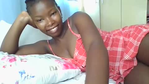 Snapshot of lustrousnerd chatting on November 12, 3:51 am Noreh online show from November 12, 3:51 am