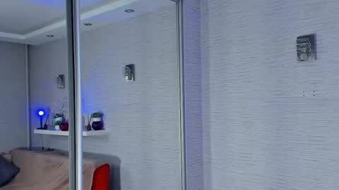 Snapshot of lusty_miss_di chatting on March 5, 11:06 am Isabel online show from March 5, 11:06 am