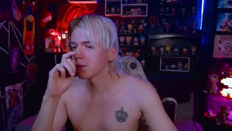 Snapshot of lustymatt chatting on September 30, 2:05 am lustymatt online show from September 30, 2:05 am