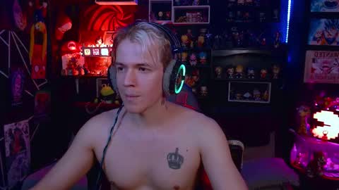 Snapshot of lustymatt chatting on October 2, 12:50 am lustymatt online show from October 2, 12:50 am