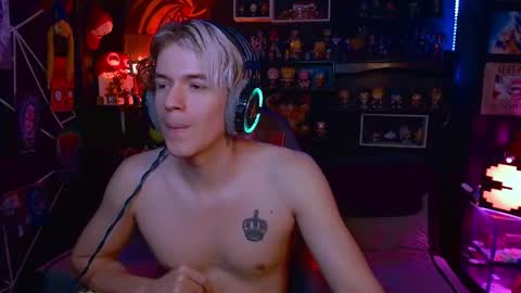 Snapshot of lustymatt chatting on October 17, 6:38 am lustymatt online show from October 17, 6:38 am