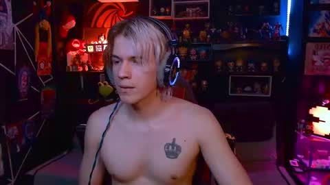 Snapshot of lustymatt chatting on October 22, 8:36 am lustymatt online show from October 22, 8:36 am