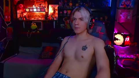 Snapshot of lustymatt chatting on October 29, 3:42 am lustymatt online show from October 29, 3:42 am