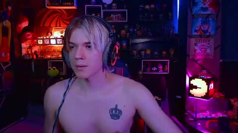 Snapshot of lustymatt chatting on November 4, 2:32 am lustymatt online show from November 4, 2:32 am