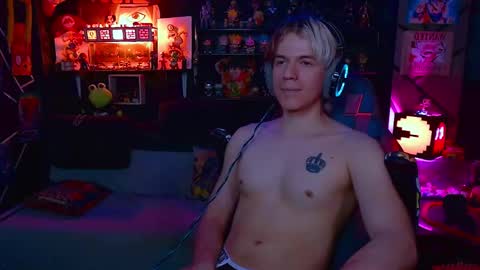 Snapshot of lustymatt chatting on November 10, 11:37 pm lustymatt online show from November 10, 11:37 pm