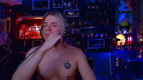 Snapshot of lustymatt chatting on December 14, 2:39 am lustymatt online show from December 14, 2:39 am