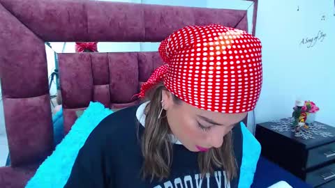 Snapshot of lutza_bela chatting on January 3, 8:11 pm lutza_bela online show from January 3, 8:11 pm