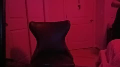 Snapshot of luv2toknstrok chatting on November 7, 9:31 am Luv2tokNstrok online show from November 7, 9:31 am