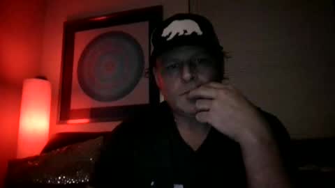 Snapshot of luv2toknstrok chatting on November 24, 10:37 am Luv2tokNstrok online show from November 24, 10:37 am