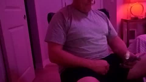 Snapshot of luv2toknstrok chatting on December 17, 12:11 pm Luv2tokNstrok online show from December 17, 12:11 pm