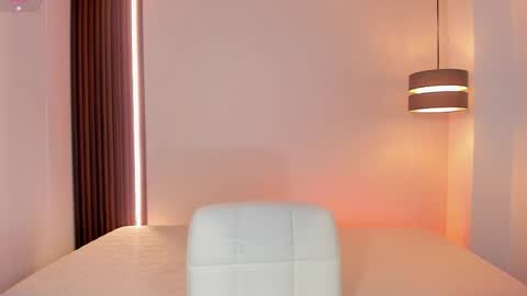 Snapshot of luvely_unique chatting on October 19, 4:07 pm Lu. online show from October 19, 4:07 pm