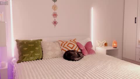 Julia   LuvJuly  online show from October 26, 7:09 pm