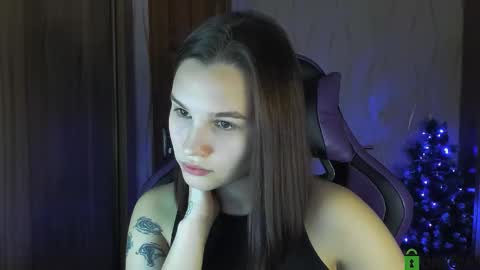 Snapshot of luvmeeow chatting on December 1, 10:21 pm Ann online show from December 1, 10:21 pm