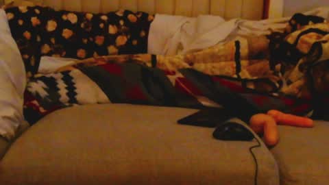 Snapshot of luvthecam2 chatting on January 6, 4:04 am M Jordan online show from January 6, 4:04 am