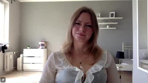 Snapshot of lux_millie chatting on September 12, 8:58 am Millie online show from September 12, 8:58 am