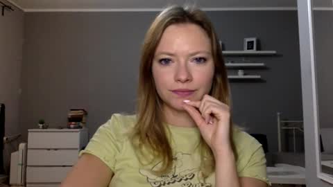 Snapshot of lux_millie chatting on September 23, 8:56 pm Millie online show from September 23, 8:56 pm