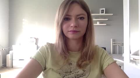 Snapshot of lux_millie chatting on October 13, 7:19 am Millie online show from October 13, 7:19 am