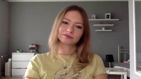 Snapshot of lux_millie chatting on November 2, 8:06 am Millie online show from November 2, 8:06 am