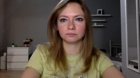 Snapshot of lux_millie chatting on November 5, 11:27 pm Millie online show from November 5, 11:27 pm