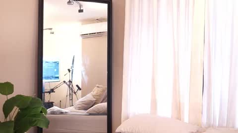 Luxa  online show from April 8, 1:00 pm