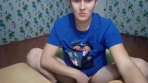 Snapshot of luxeboy_ chatting on November 17, 9:31 pm Mike online show from November 17, 9:31 pm