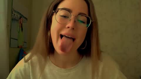 Katie online show from April 19, 3:33 pm