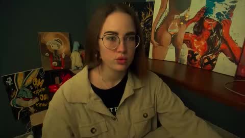 Snapshot of luxie_queen chatting on May 1, 12:21 pm Katie online show from May 1, 12:21 pm