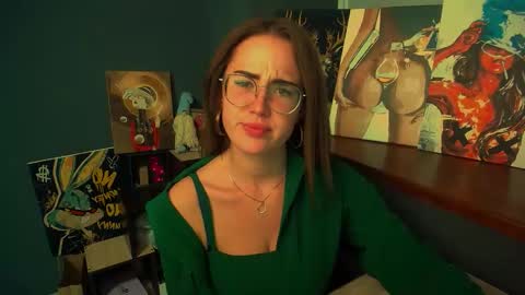 Snapshot of luxie_queen chatting on May 18, 12:11 pm Katie online show from May 18, 12:11 pm