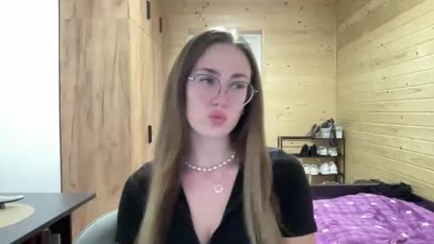 Snapshot of luxie_queen chatting on May 25, 8:37 pm Katie online show from May 25, 8:37 pm