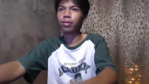 Snapshot of luxirfy_xx chatting on October 23, 11:42 am luxirfy online show from October 23, 11:42 am