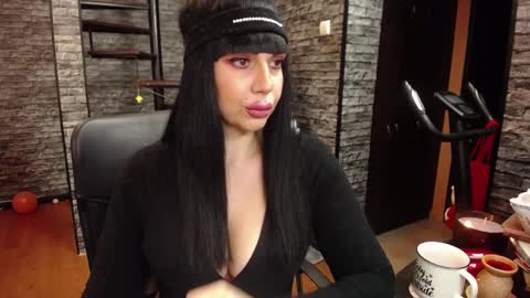 Snapshot of luxurymistress chatting on December 5, 7:17 pm Spoiled dominant mindfucker mistress MakeupartistNail ArtistFitness and Yoga lover online show from December 5, 7:17 pm