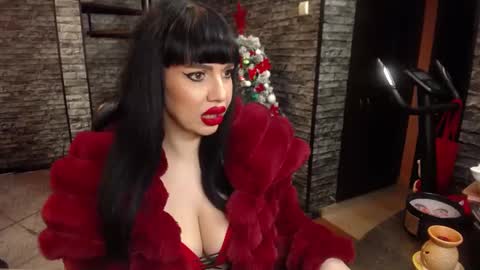 Snapshot of luxurymistress chatting on December 8, 3:13 pm Spoiled dominant mindfucker mistress MakeupartistNail ArtistFitness and Yoga lover online show from December 8, 3:13 pm