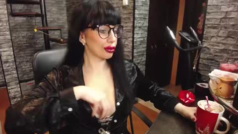 Snapshot of luxurymistress chatting on January 12, 3:03 pm Spoiled dominant mindfucker mistress MakeupartistNail ArtistFitness and Yoga lover online show from January 12, 3:03 pm