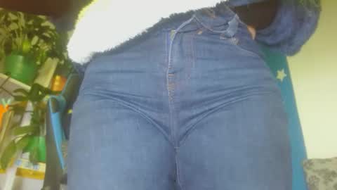 Snapshot of luzzy_cam chatting on December 16, 12:04 am luzzy I hope your visit and that we manage to get very hot online show from December 16, 12:04 am