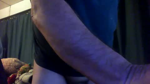 Snapshot of lv2strk chatting on October 8, 6:44 am Dave Moore online show from October 8, 6:44 am