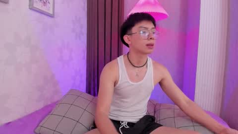 Snapshot of lyan_twink chatting on September 19, 7:14 pm Lyan online show from September 19, 7:14 pm