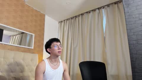 Snapshot of lyan_twink chatting on October 15, 7:36 pm Lyan online show from October 15, 7:36 pm