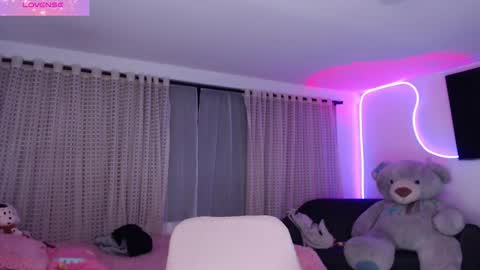 Snapshot of lyann_ chatting on October 29, 12:24 am Lyann online show from October 29, 12:24 am