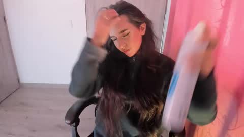 Lyanna online show from December 3, 1:20 pm