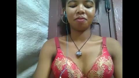 Snapshot of lydialarin chatting on March 3, 5:50 pm Lydiah online show from March 3, 5:50 pm