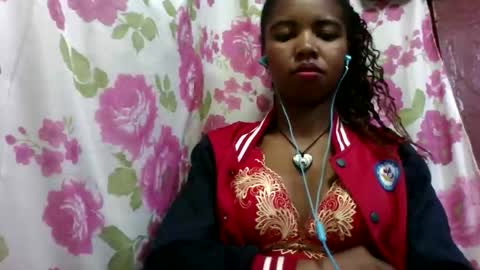 Snapshot of lydialarin chatting on October 6, 7:00 pm Lydiah online show from October 6, 7:00 pm