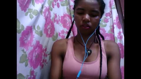 Snapshot of lydialarin chatting on October 13, 3:06 am Lydiah online show from October 13, 3:06 am