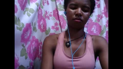 Snapshot of lydialarin chatting on October 15, 6:19 pm Lydiah online show from October 15, 6:19 pm