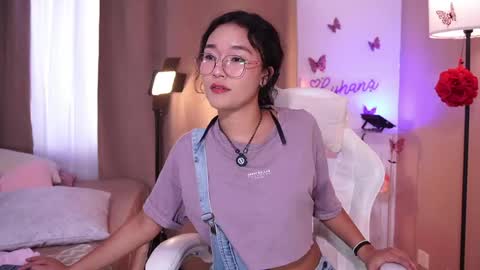 Lyhana Lee online show from May 7, 8:03 pm