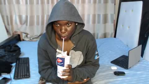 Snapshot of lyiajee chatting on September 12, 9:42 am lyiajee online show from September 12, 9:42 am